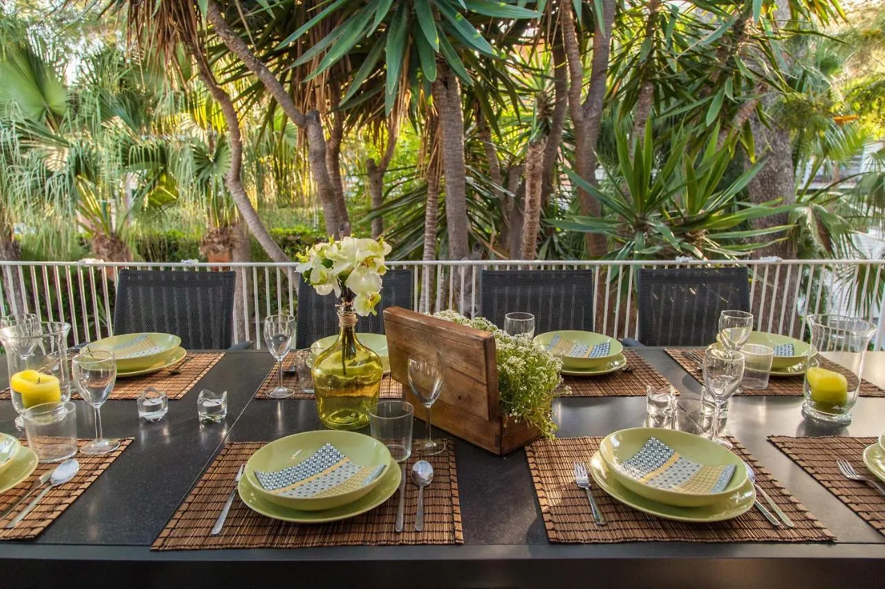 Villa Sitges Tupinetti Beach At 1 Min Walk Amaizing Garden And View Center Sitges 5 Minutes Walk Espanha